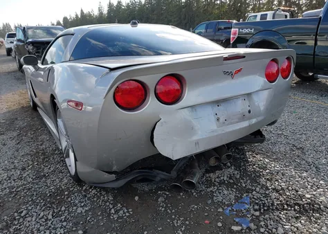 2005 Chevrolet Corvette из США, поврежденный, VIN 1G1YY24UX55111470